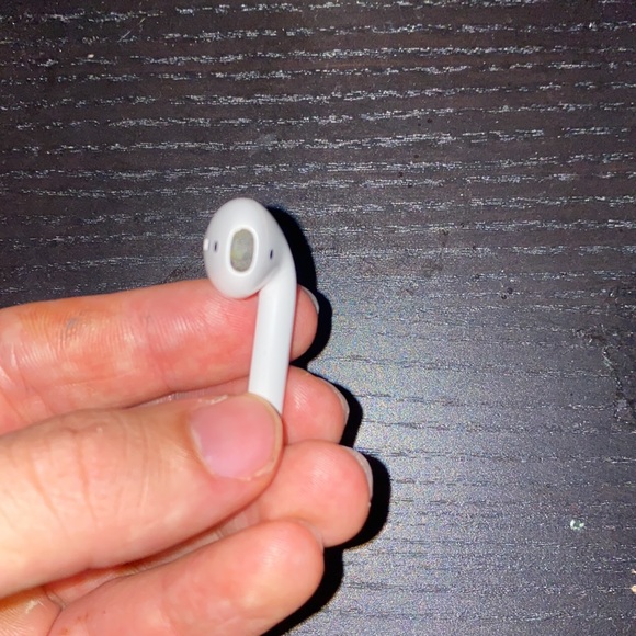 Apple AirPod (L) LEFT EAR ONLY - Picture 3 of 3